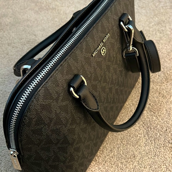 NWOT - Michael Kors Jet Set in Black w/ Silver Gray Satchel Handbag - Picture 6 of 6